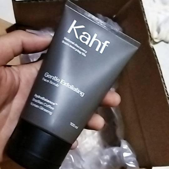Kahf Men's Brightening Face Wash & Scrub - Fights Dark Spots Acne Marks - 100ml - Bebas Jerawat Dalam 7 Hari - Gentle Exfoliation & Deep Cleansing