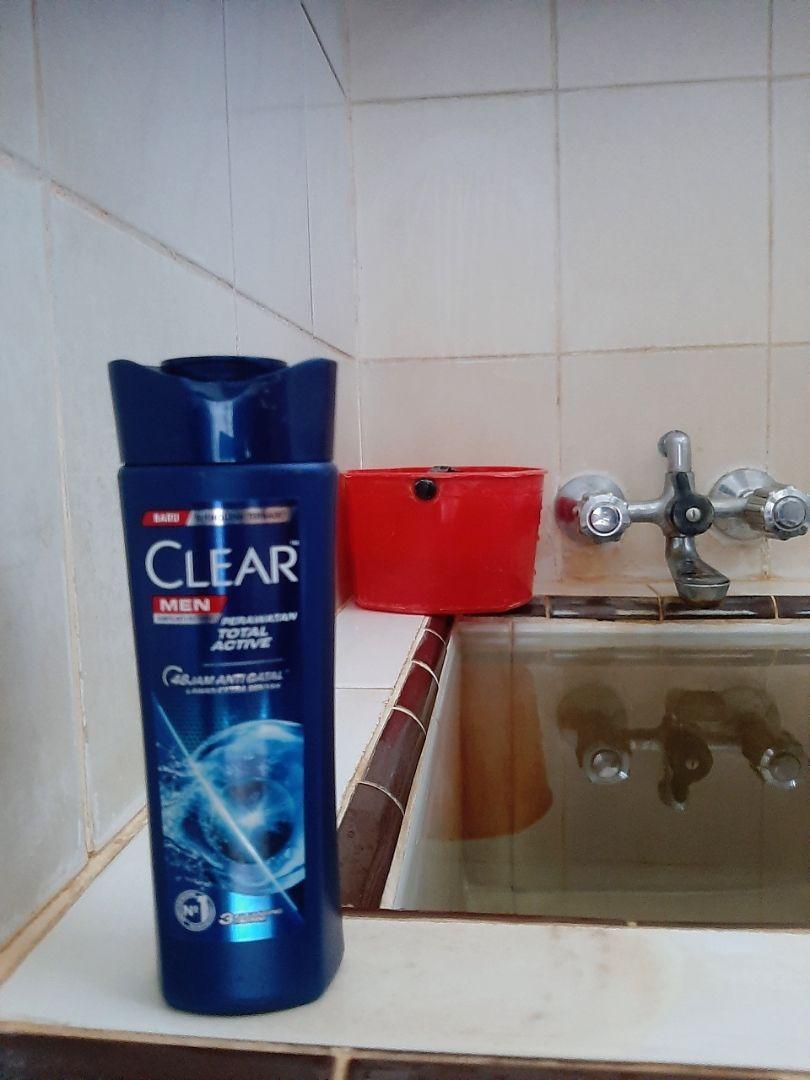 CLEAR Men Total Care Anti-Dandruff Shampoo - 3X Cleansing Power Fights Itch & Oil Menthol Fresh Active 160mL