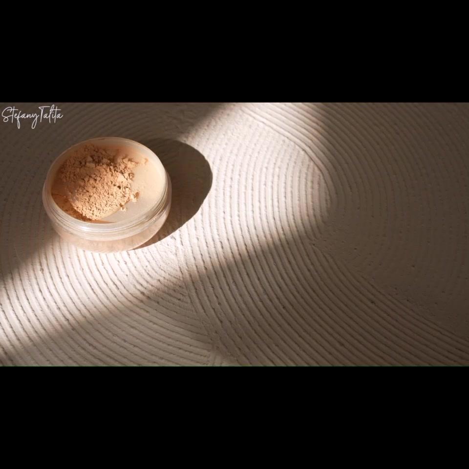 Azzura Loose Powder 02 Natural 30g | Smooth Matte Finish for Medium Skin Tone