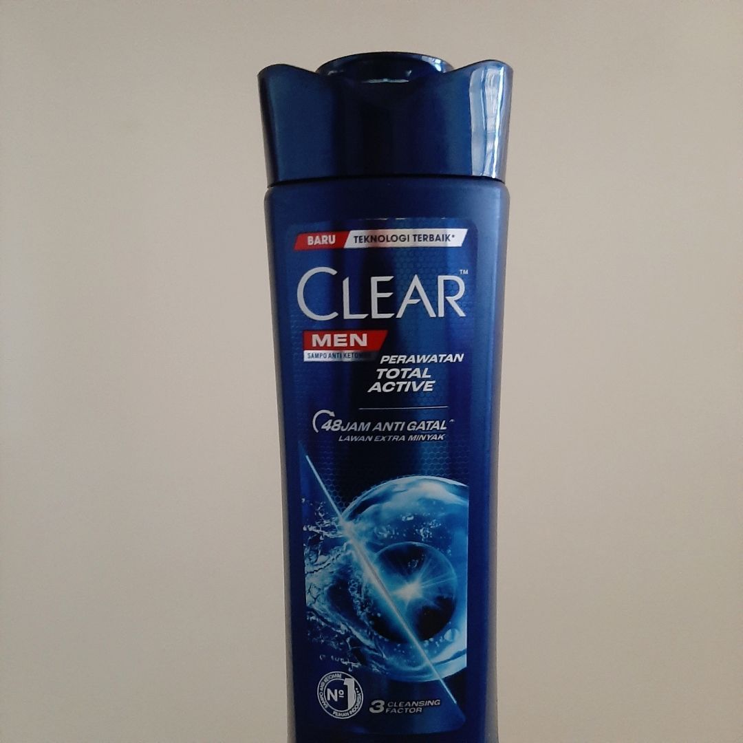 CLEAR Men Total Care Anti-Dandruff Shampoo - 3X Cleansing Power Fights Itch & Oil Menthol Fresh Active 160mL