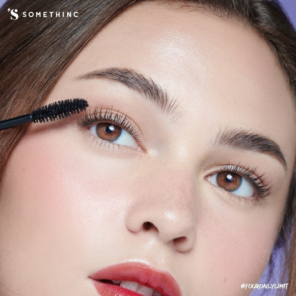 SOMETHINC Hangover Voluminous Fiber Lash Smudgeproof Mascara - Waterproof Mascara, Tahan Lama, Dengan Efek Lashlift Instan yangTahan 24 Jam | Memberikan Volume Yang Ekstra Pada Bulu Mata Tanpa Terlihat Clumpy | Waterproof, Smudgeproof, Sweatproof