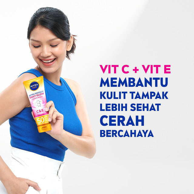 (PAKET HEMAT ISI 2) NIVEA SUN Sunscreen Body Serum Daily Glow Essence Serum SPF50+ PA+++ 180ml - Sunscreen badan sunblock mencerahkan SPF UV lightweight tekstur ringan cepat meresap tidak lengket no whitecast blue light polusi - 50x Vitamin C, Vitamin E
